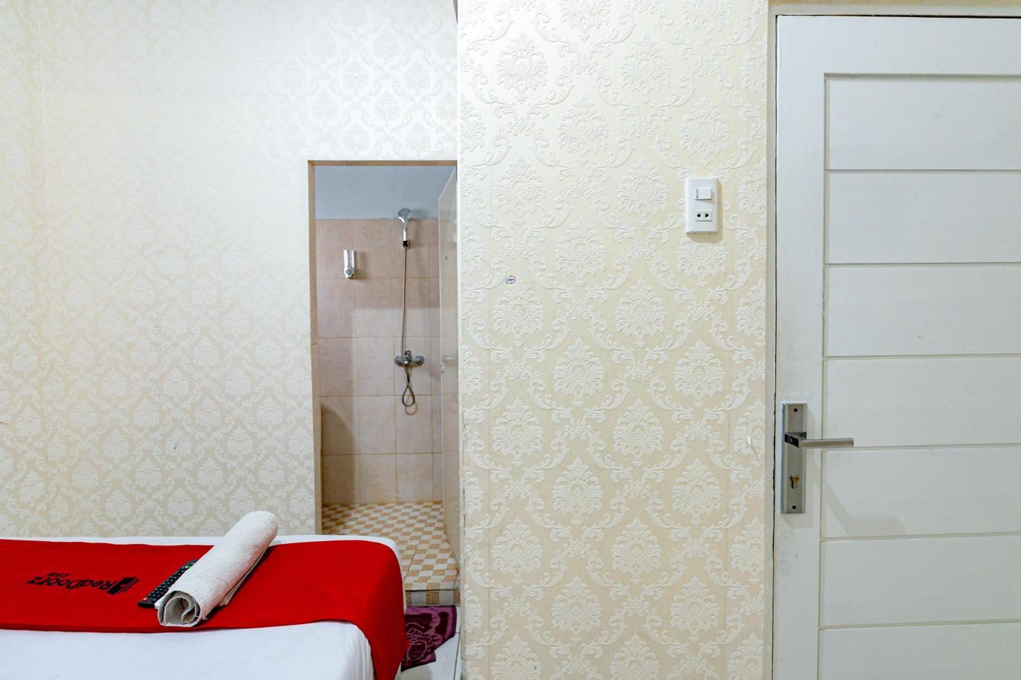 Reddoorz Near Rsud Dr Pringadi Medan 3 Exterior foto