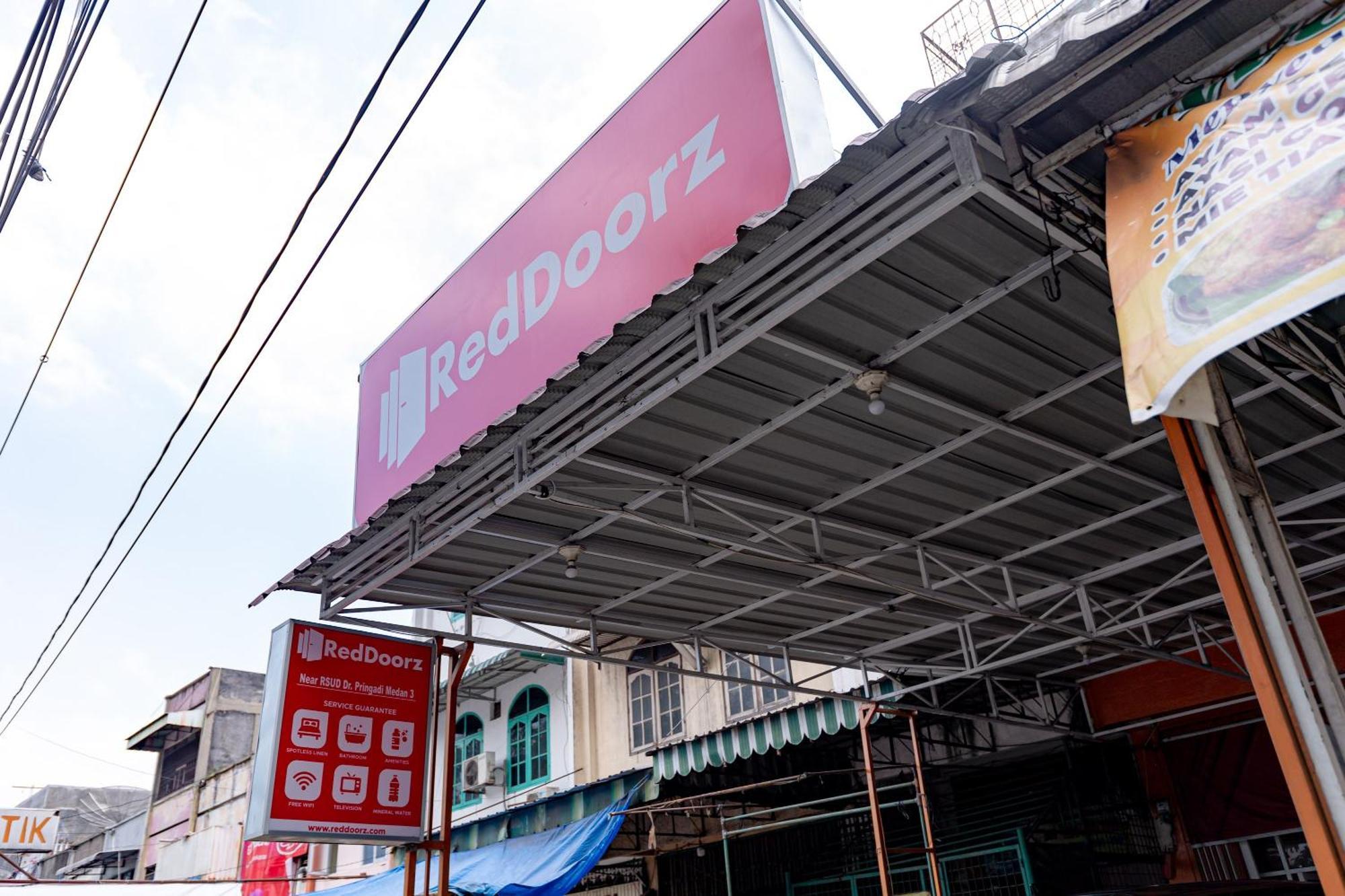 Reddoorz Near Rsud Dr Pringadi Medan 3 Exterior foto
